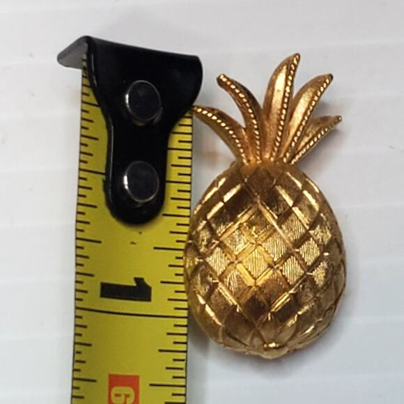 Vtg Crown Trifari Signed Mini 1" Pineapple Gold Tone Textured Scatter Pin Brooch - Picture 4 of 4